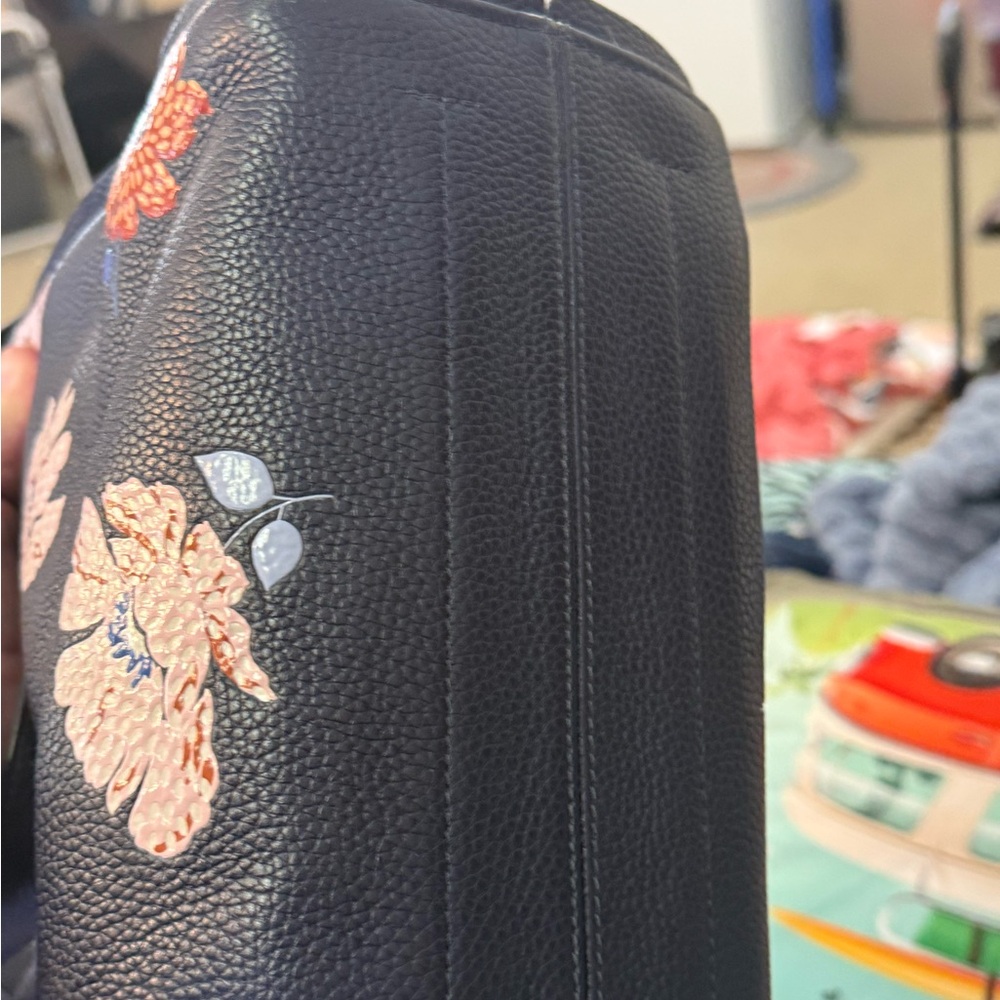 Kate Spade Crossbody Bag with Red and Cream Floral Design - Picture 5 of 7